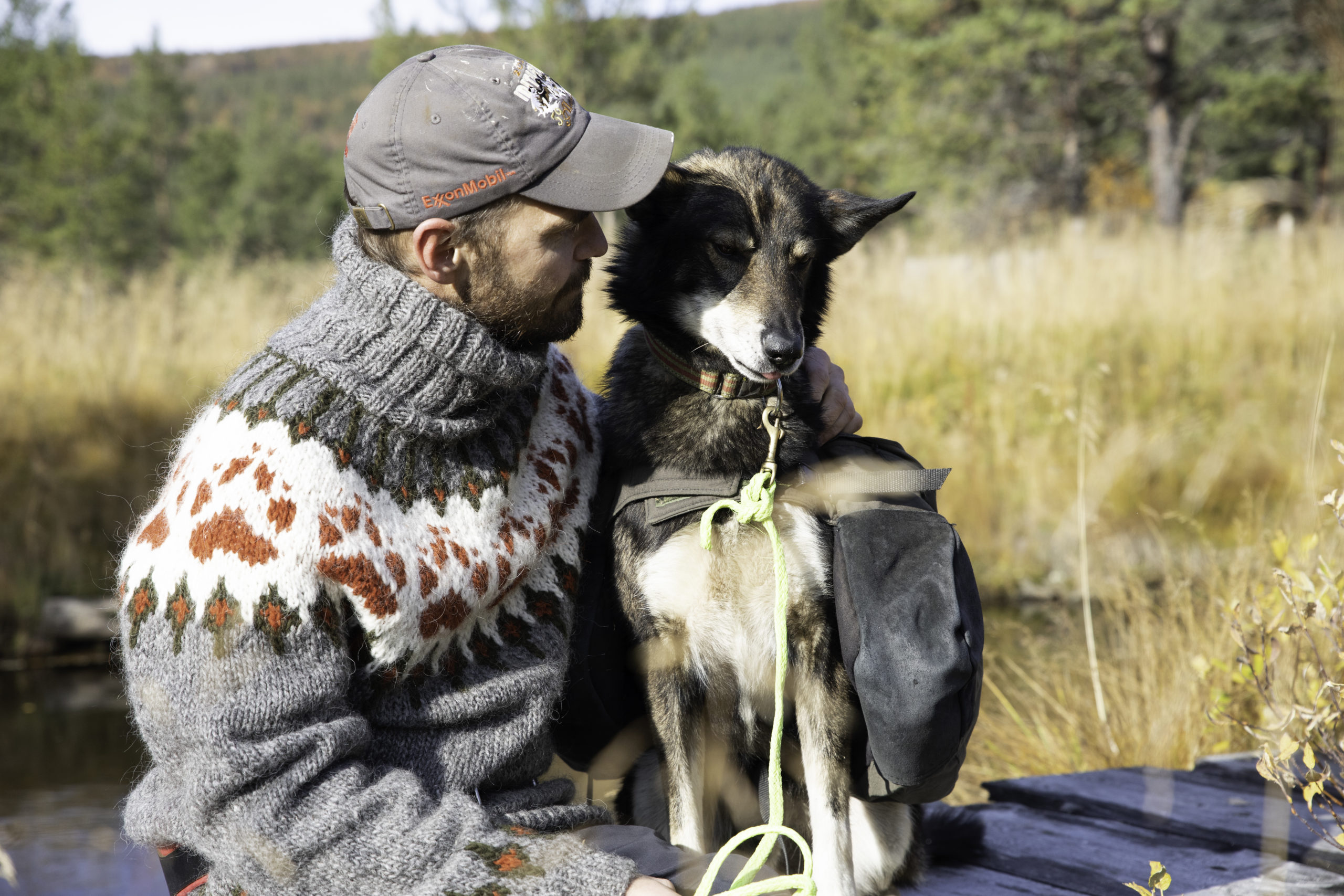 Husky og eier koser seg