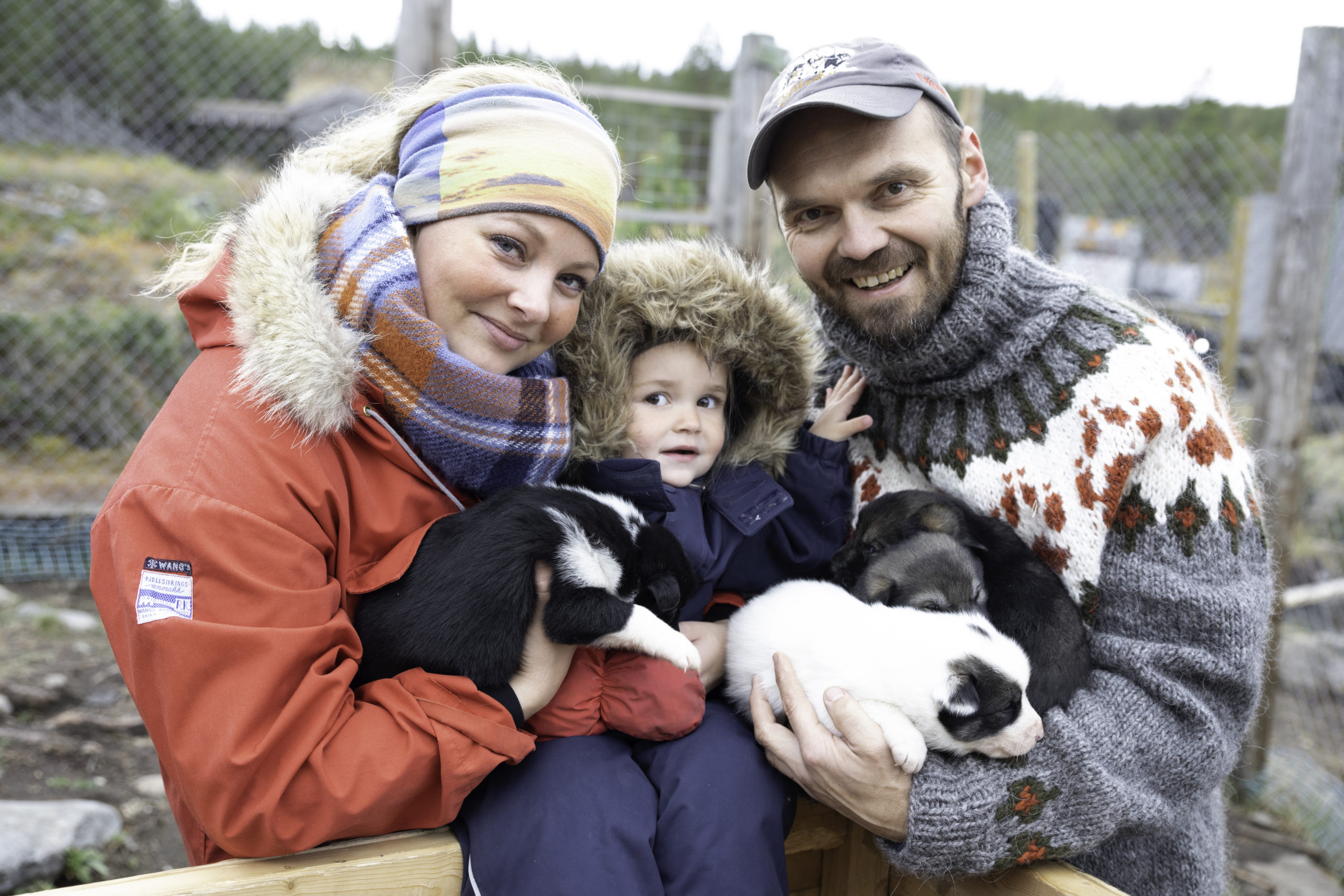 Øyvind, Vilja og Trine tilbyr hundekjøring